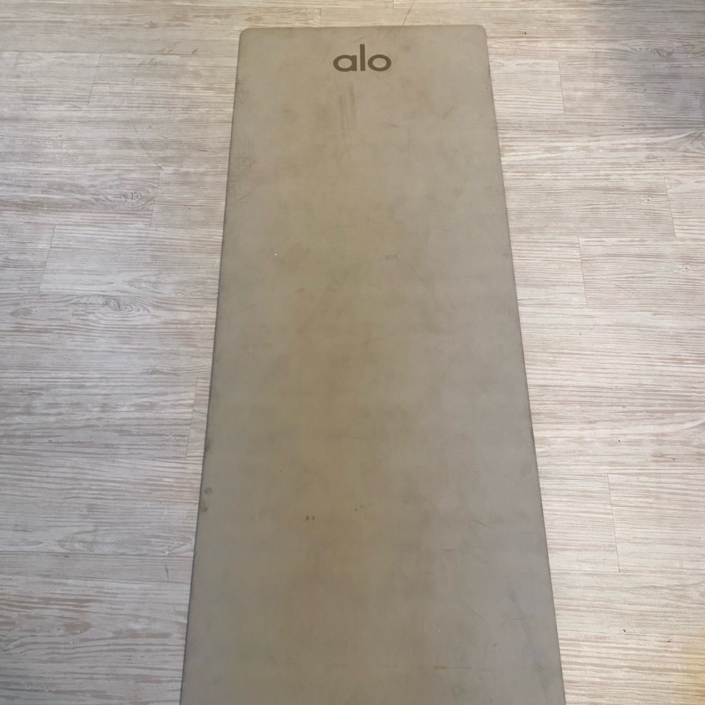 Alo Yoga Warrior Mat in Silver / Gray